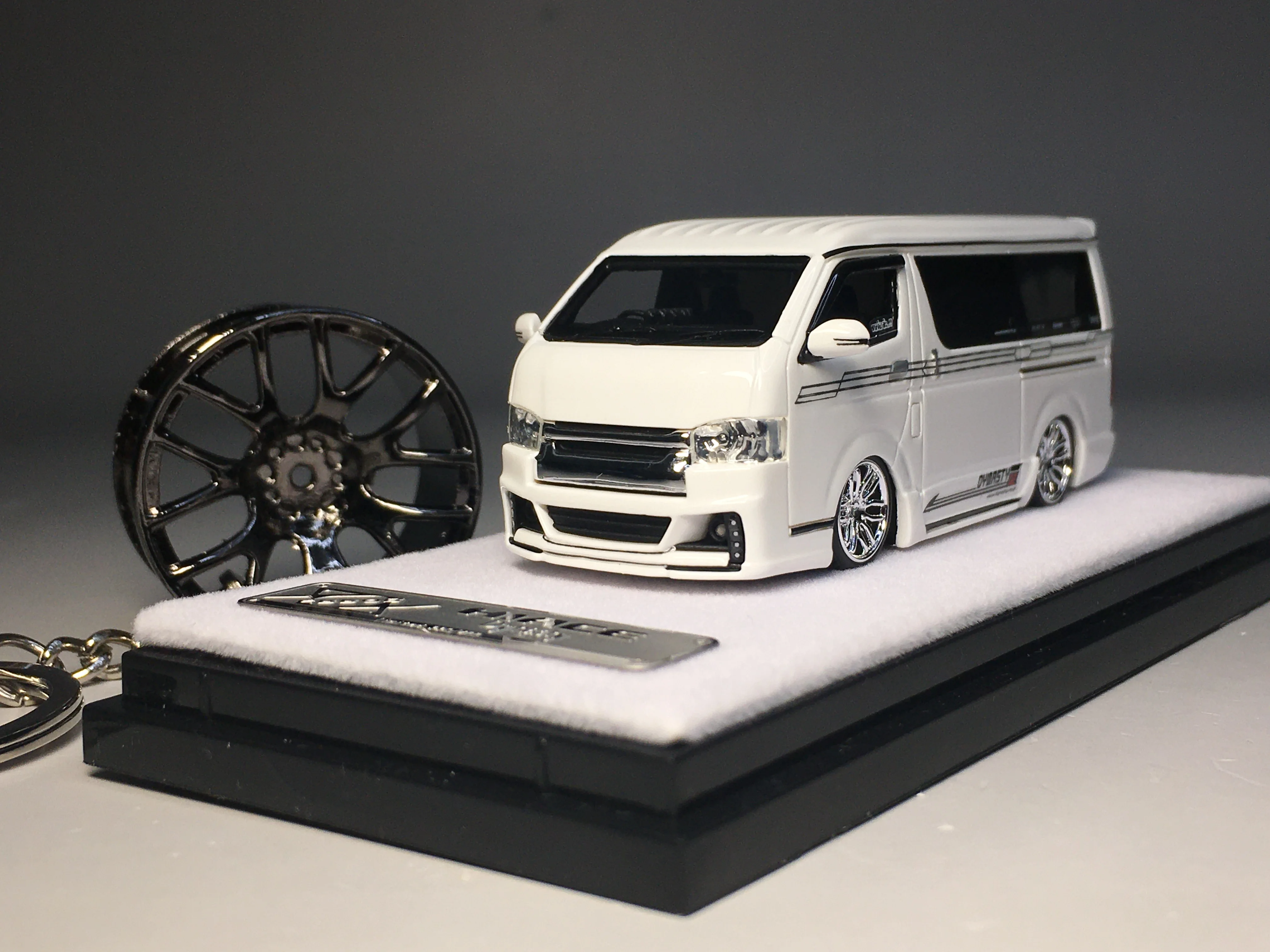 

404 Error 1:64 Hiace Dynast Resin Model Car Collection Limited Edition