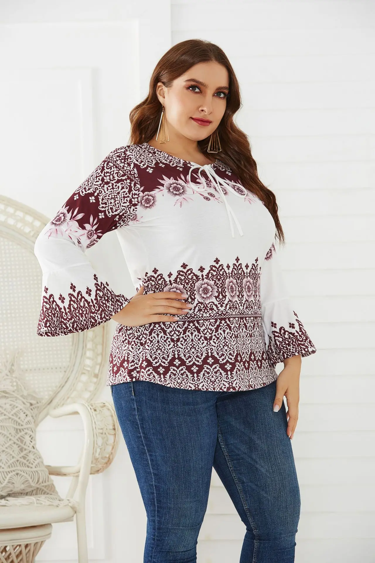 Футболка женская с длинным рукавом повседневный модный топ расклешенным принтом