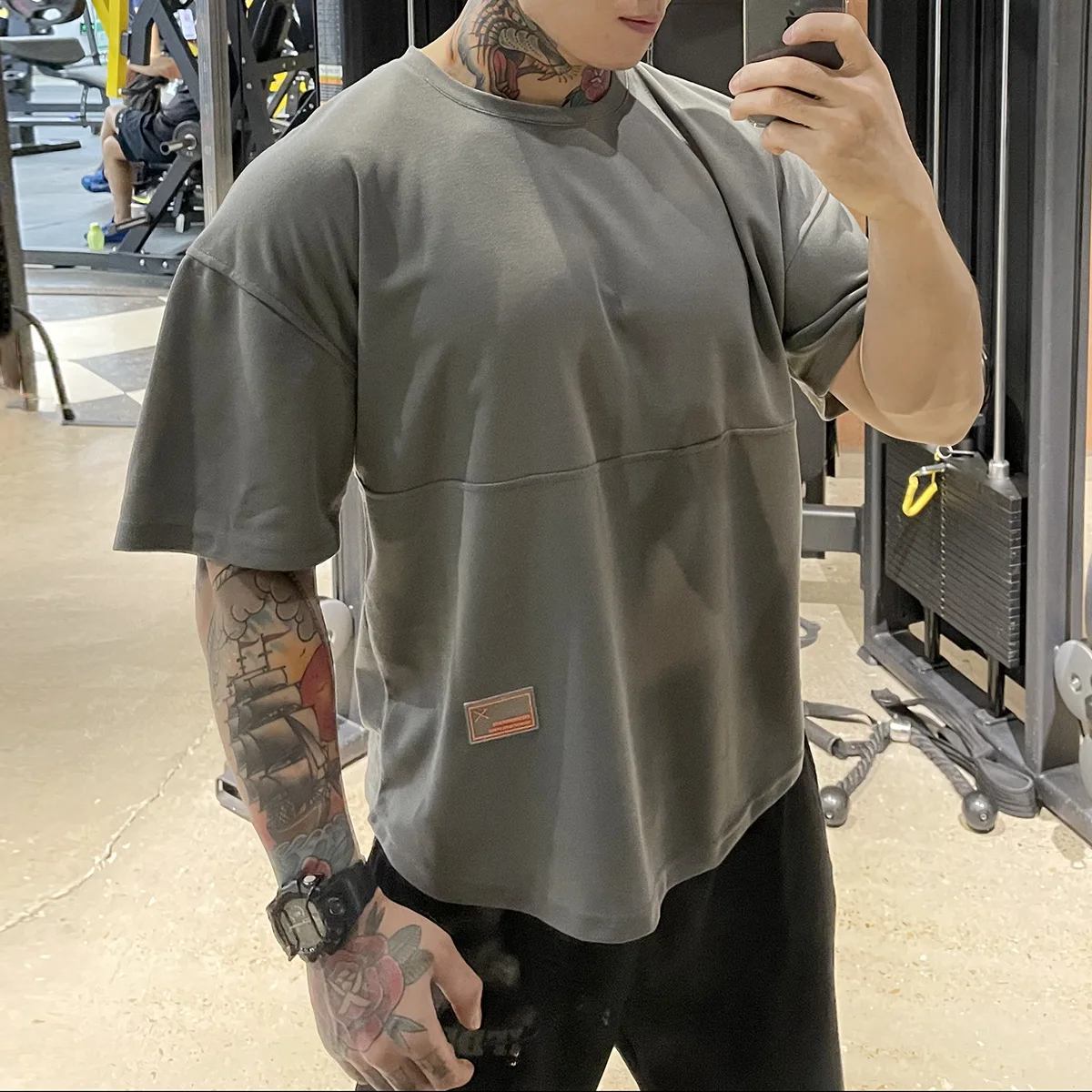 

Bodybuildin t shirt Men Gyms Breathable Short Sleeve Loose workout Summer Tees quick dry Tops Fitness Fashion New Hip-hop tees