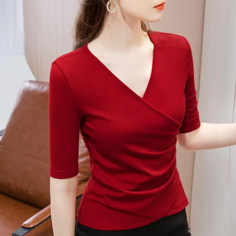 

DHfinery 2022 T-Shirt Women Spring Elegant Temperament High Elasticity Half Sleeve Shirt Black Cherry Red V-Neck Top AL30963