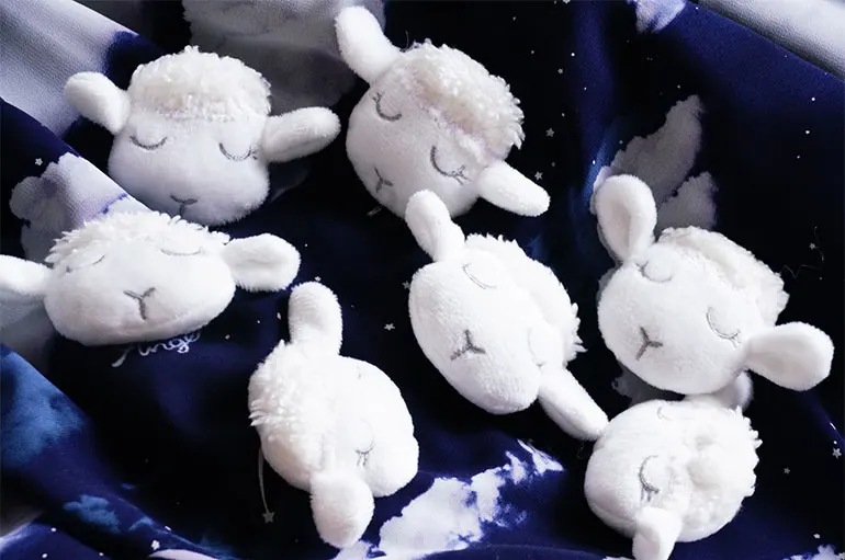 Каваи овечья мордочка Спящая брошь с овцой плюшевой куклой заколка для волос Белые и розовые милые аксессуары для девочек-подростков