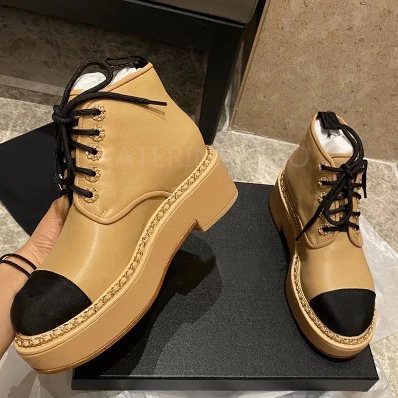 

Женские ботильоны из натуральной кожи, на толстой подошве, с металлической цепочкой и декоративными краями, Модные ботильоны на шнуровке, ...