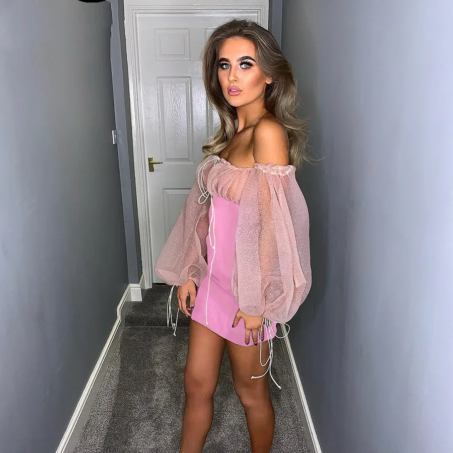 Летнее сексуальное мини-платье розового цвета с открытыми плечами женские
