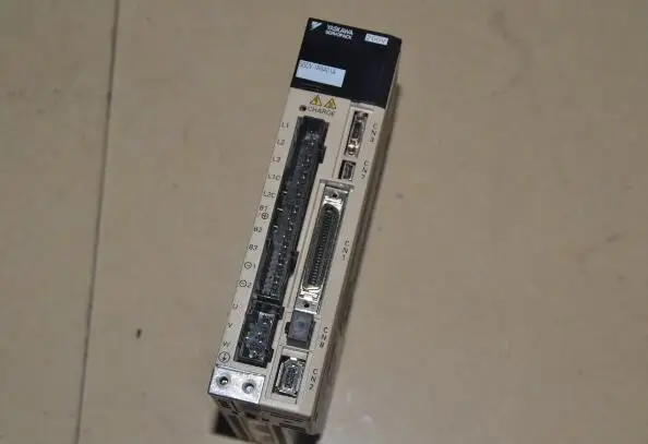 

Servo drive SGDV-1R6A01A , Used one , 90% appearance new , 3 months warranty , fastly shipping