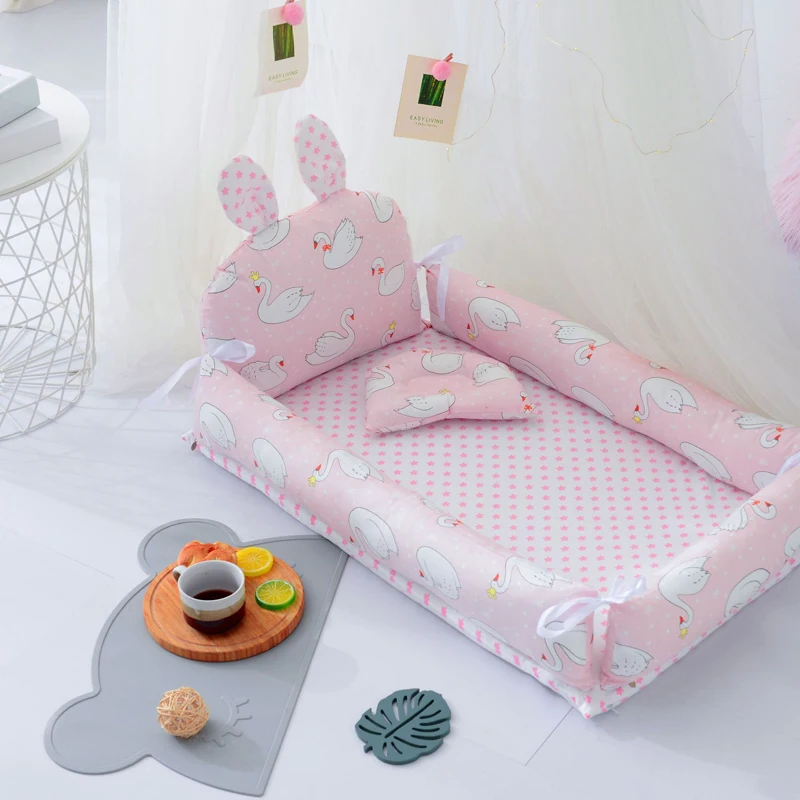 Детская кроватка с милыми кроличьими ушками и подушкой портативная дорожная