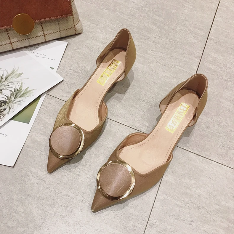 Женские туфли на низком каблуке с острым носком новинка весны 2020 пикантные