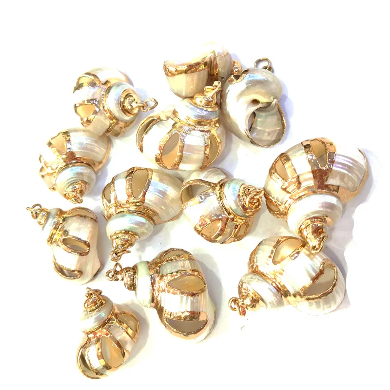 

2020 Natural Conch Shell Pendants with Gold color Metal Jewelry making for DIy Bracelets or Necklace Size 20x30-30x30mm