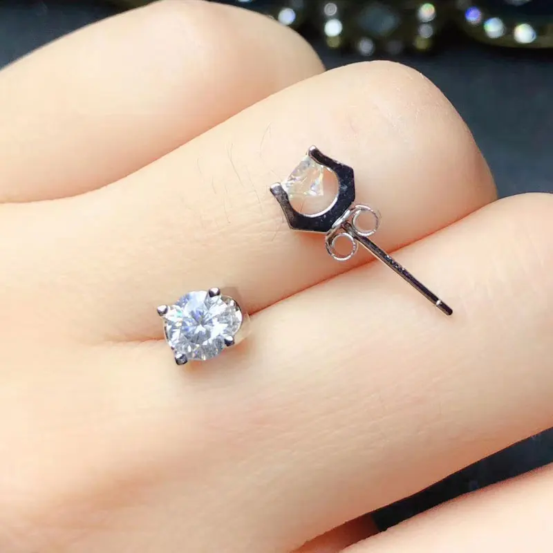 Женские серьги гвоздики из серебра 100% пробы с мусанитом|Серьги-гвоздики| |