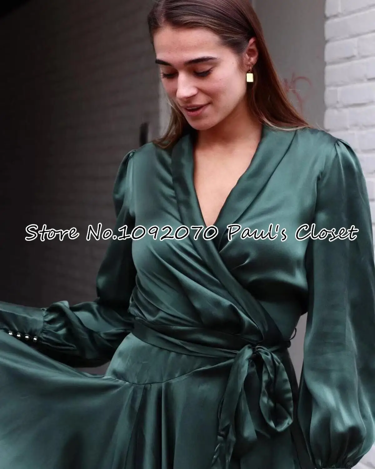 Женское зеленое шелковая накидка с длинным рукавом и манжетами на