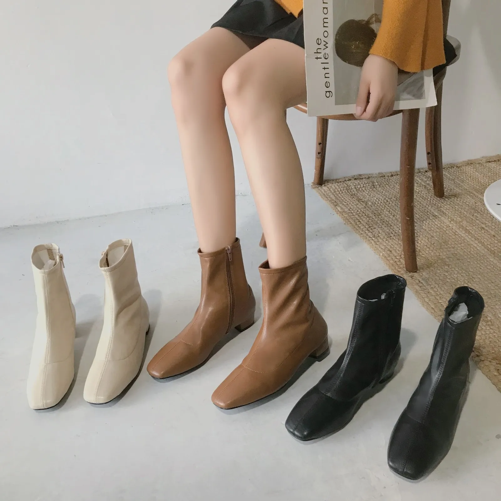 Ботинки Челси Женские однотонные кожаные на молнии модные ботинки низком