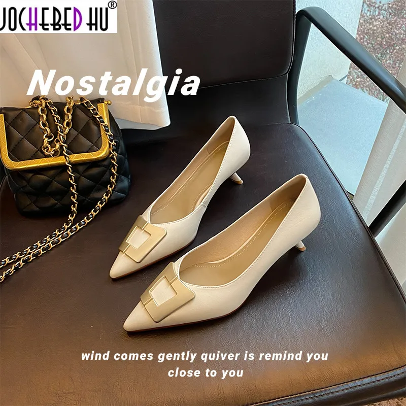 

【JOCHEBED HU】New женская обувь из натуральной кожи; В наличии много цветов; Каблуки-шпильки; Туфли с острым закрытым носком, с металлическим декор...