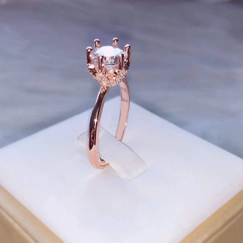 Женское светильник ЦО из розового золота с инкрустированными бриллиантами |