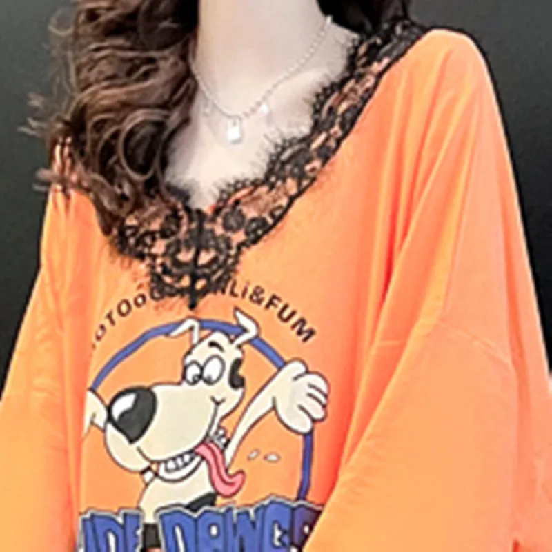 

V-neck short-sleeved t-shirt women's 2021 summer new style splicing lace loose mid-length wild and careful machine explosion top