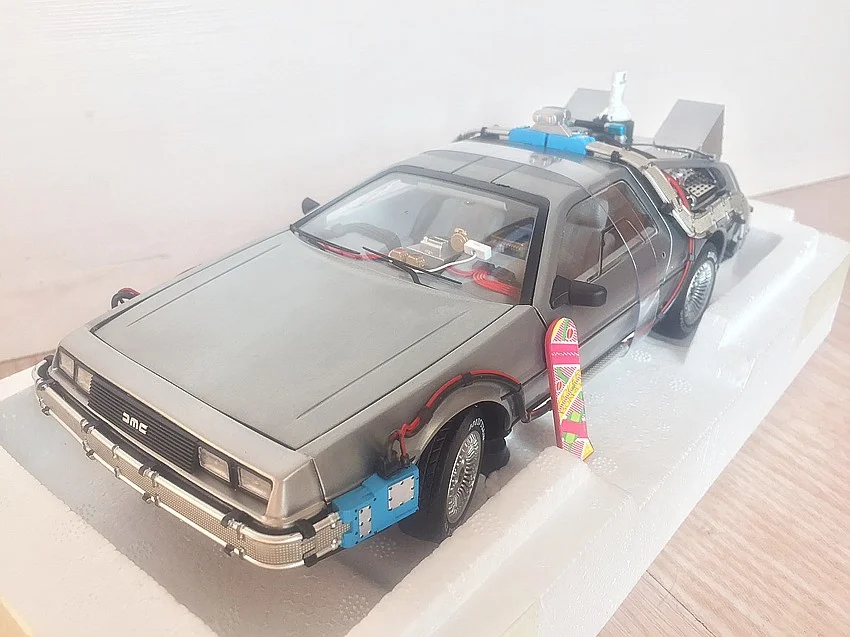 

HOT WHEELS 1:18 DMC Car BACK TO THE FUTURE TIME MACHINE HOVER MODE DeLorean DMC Collector Edition Metal Diecast Cars Gift