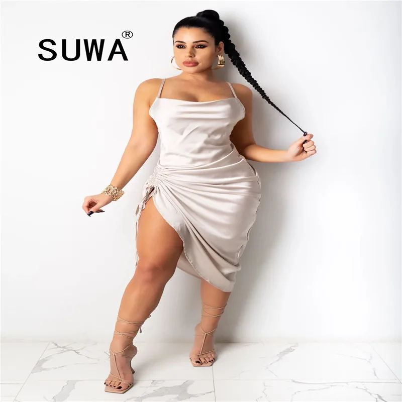 

Платье женское атласное на тонких бретельках, длинное вечернее пикантное с рюшами, с воротником-хомутом и открытой спиной, на лето