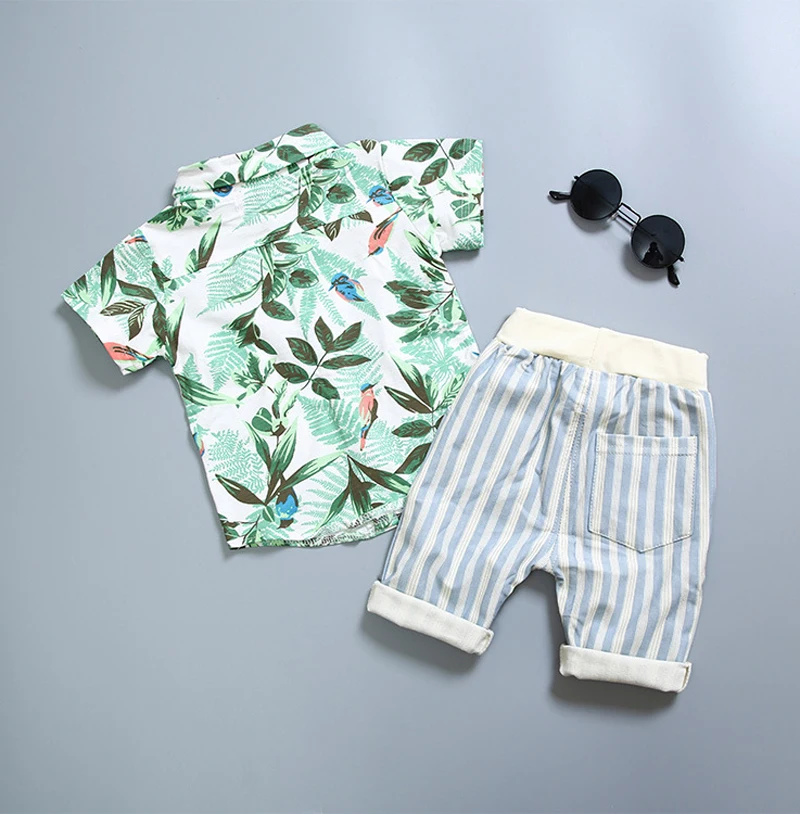 Детский хлопковый комплект из рубашки и брюк в полоску с принтом Гавайская елка |