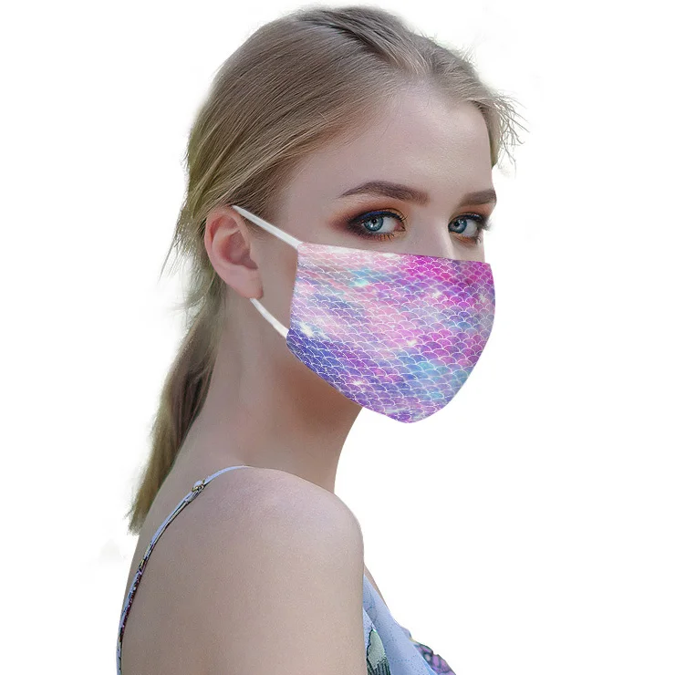 Красивая маска для лица с разноцветным принтом в виде чешуи русалки