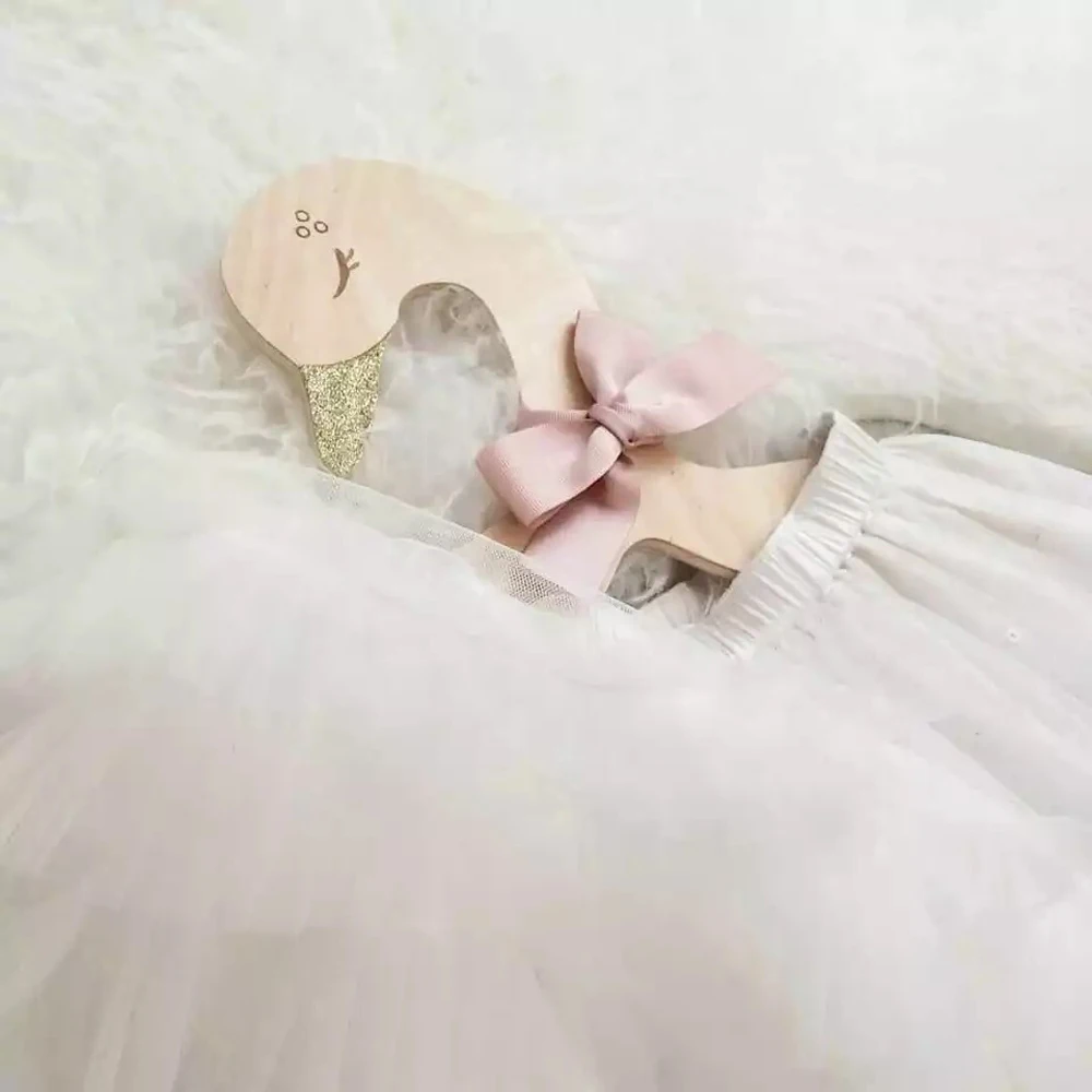 Деревянная вешалка для одежды в европейском стиле Детская картонная виде лебедя