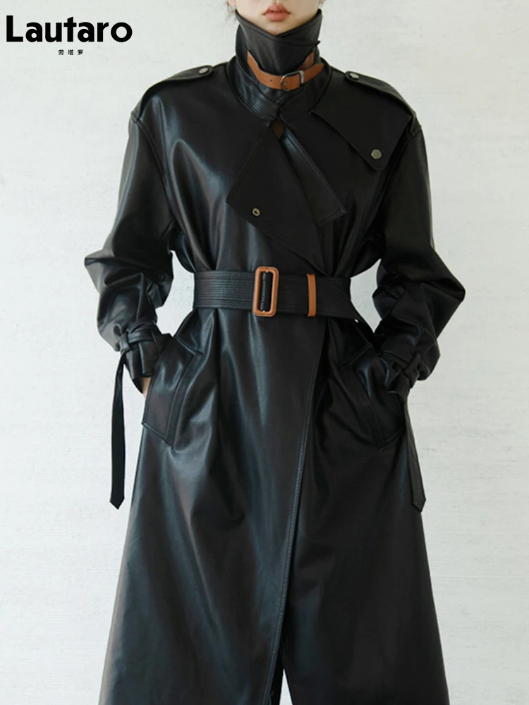 Фото Lautaro Весенне-осенний крутой черный оверсайз длинный кожаный плащ для женщин с