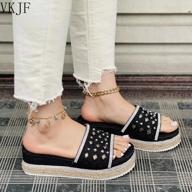 

2021 Women's Slippers Fashion Sandals Simple Vamp Rhinestone Rivets Embellished Fashion Thick-soled Women's Slippers Beach Shoes