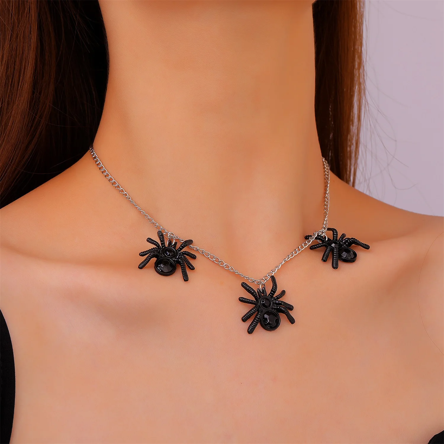 

Exaggerated Velvet Black Spider Necklace Gothic Dark Girl Choker Necklace Autumn and Winter New Girl