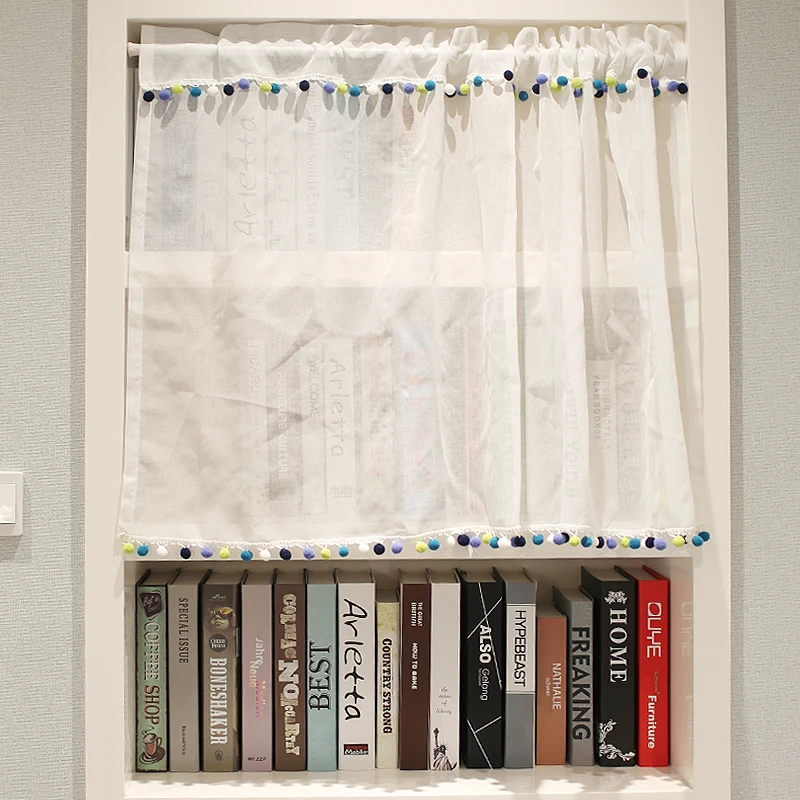Белая прозрачная занавеска с разноцветным помпоном Короткая 150x125 см для кухни