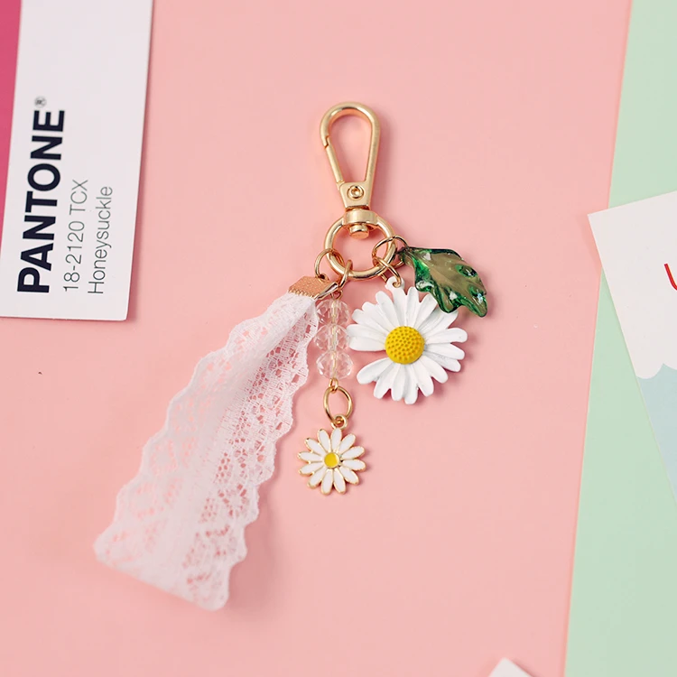 

Ins Daisy Girls Fashion Cartoon Keychain Lace Flower Leaf Pendant Personality Creative Cartoon Keychains Cartoon Series Keyrings