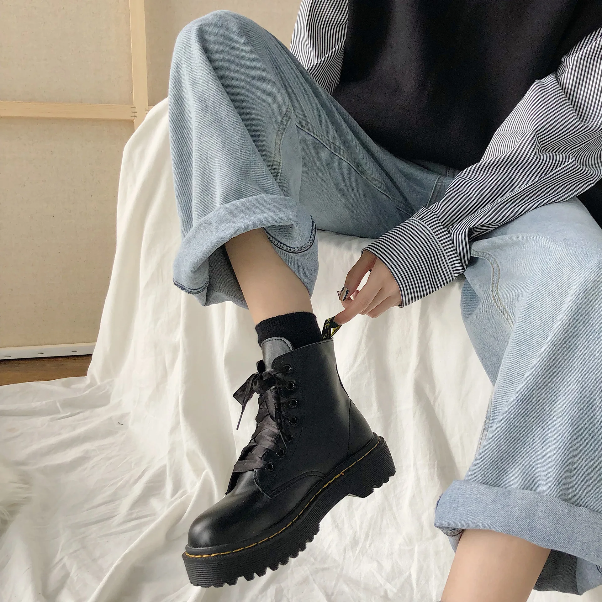 

style head boots women 2020 autumn new big head round British motorcycle lace up short boots