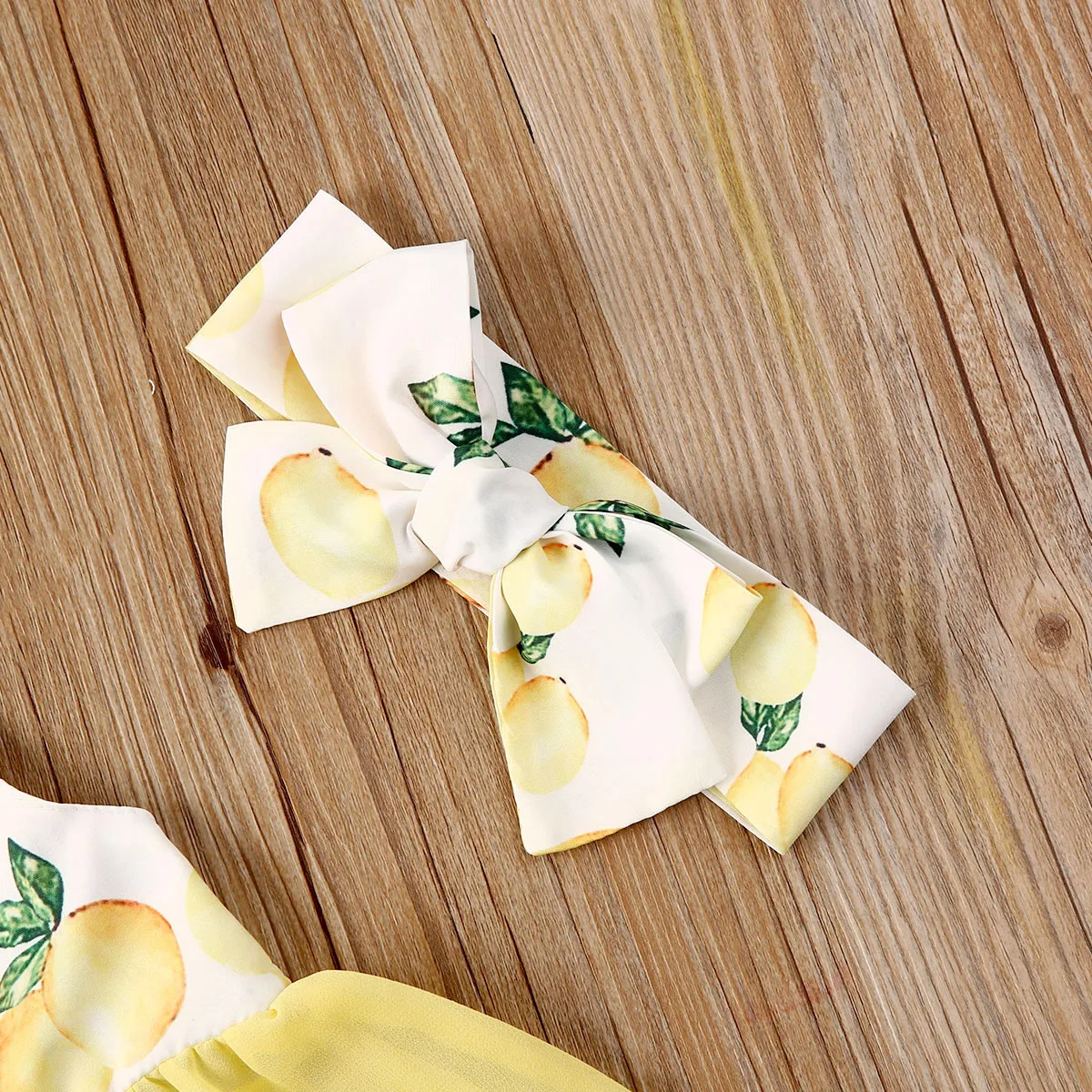 Блузка без рукавов с принтом и джинсовые шорты | Мать ребенок