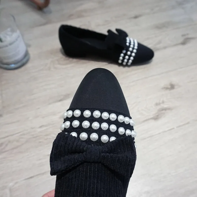 Дизайнерские оригинальные туфли на плоской подошве с жемчугом милые женские в