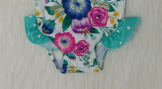 

2020 children's girl swimsuit small flying sleeve style boutique comfortable swimsuit material