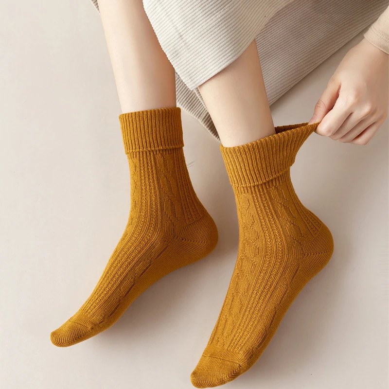 

2021 Women Crew Socks Autumn Winter 1 Pair New Fashion Striped Solid Color Long Socks For Girls High Quality Simplicity Casual