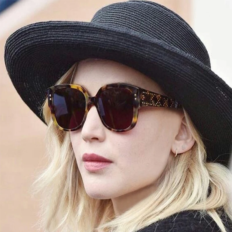 Модные заклепки солнечные очки с градиентными линзами Женские винтажные