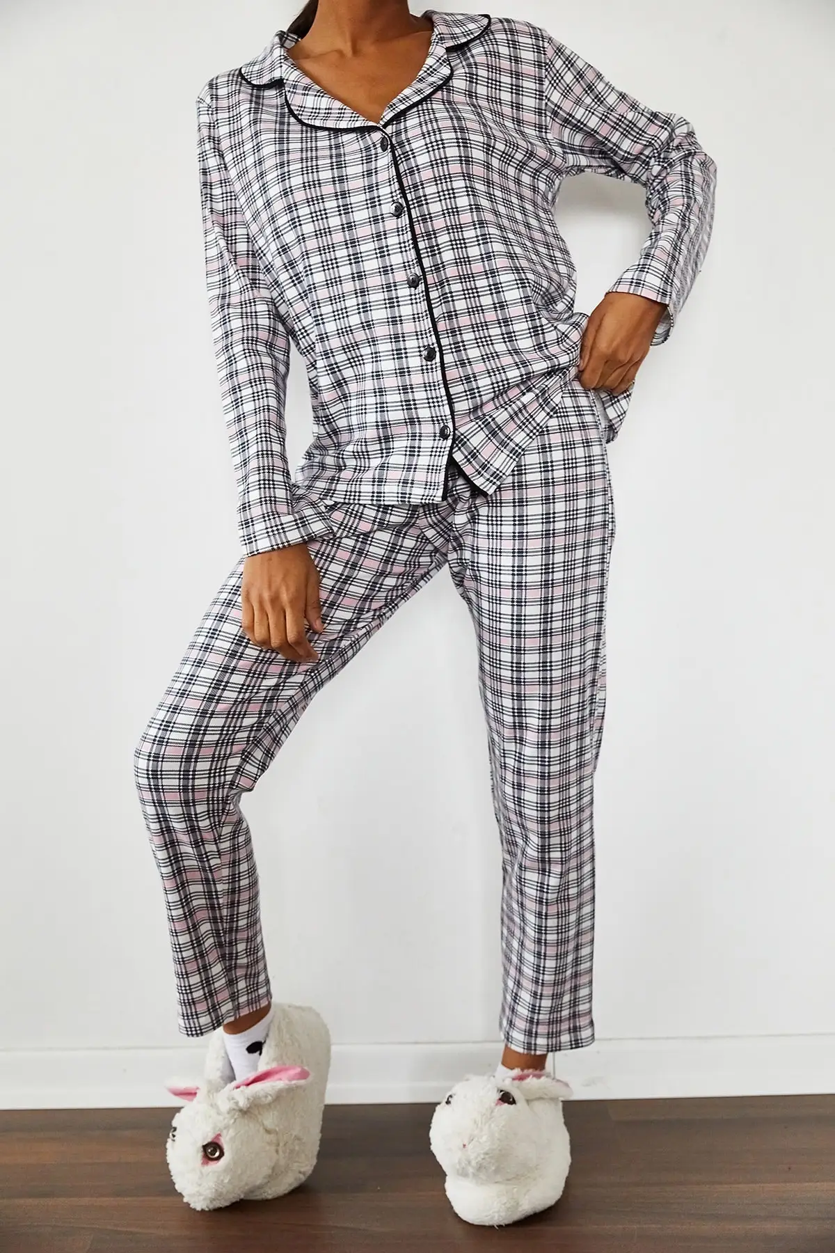 Women's White Checkered Knit Pajamas set 70 COTTON 30 POLYESTER Pleasing Appearance Fashionable Design Good Quality Trend of 2021 Style new Fashion Pajamas