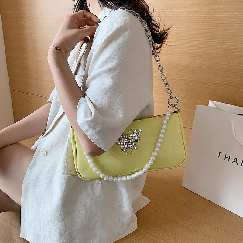 Женская сумка мессенджер маленькая из яркой кожи на молнии с цепочкой винтажная