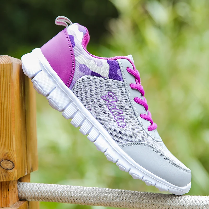 Женские теннисные туфли удобные дышащие кроссовки на платформе белые дешево