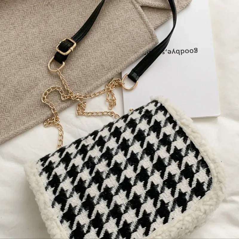 

Luxury Woolen Faux Fur Bags for Women Semicircle Saddle Ladies Chain Shoulder Bag Vintage Plaid Winter Patchwork Ulzzang Elegant