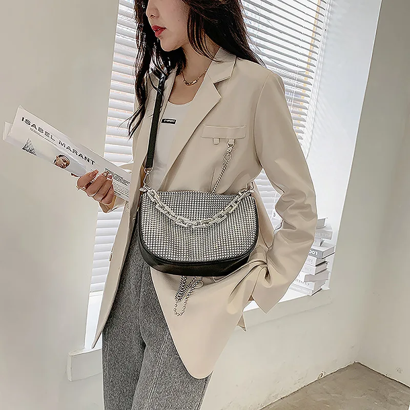 

Elegant Women Sparkling Diamond Handbags Luxury Crystal Spring New Crossbody Purse 2021 Fashion Acrylic Chains Messenger Bolsa