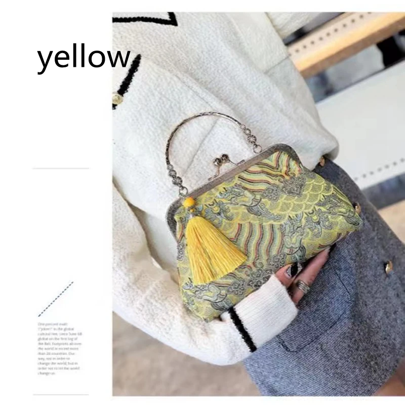 

Classic ladies 2021 new national style cheongsam dinner party antique silk embroidery carved handmade exquisite hand messenger b