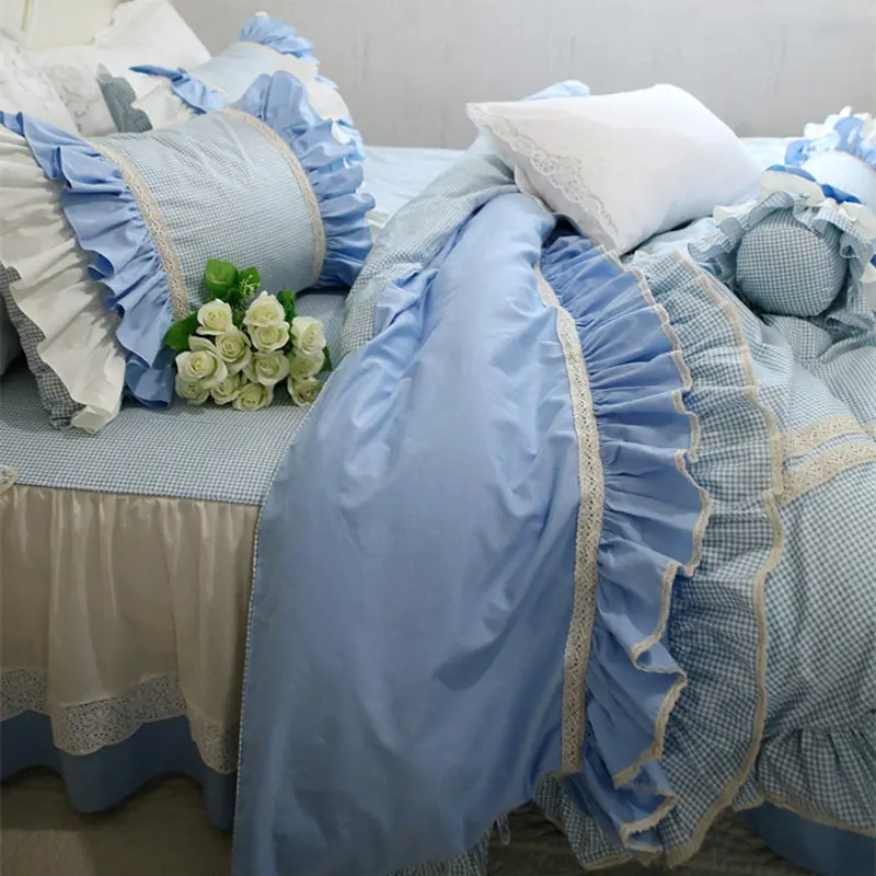 Комплект кружевного постельного белья с оборками королевский комплект