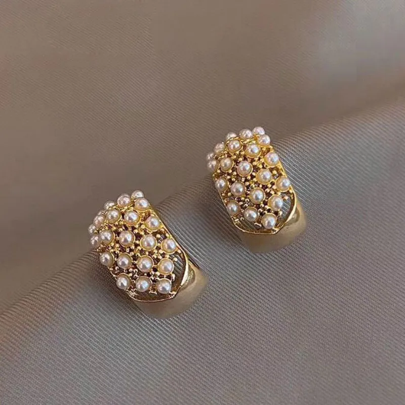 

Women 2021 Inlaid Diamond Hoop Earrings C-shape Creative Temperament Ear Jewelry