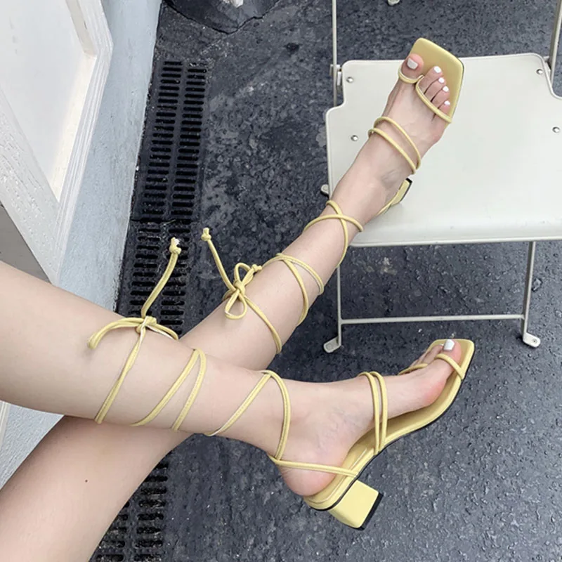 

Женские сандалии на низком каблуке, летние сандалии-гладиаторы на шнуровке, с ремешком сзади, на квадратном низком каблуке, повседневные са...