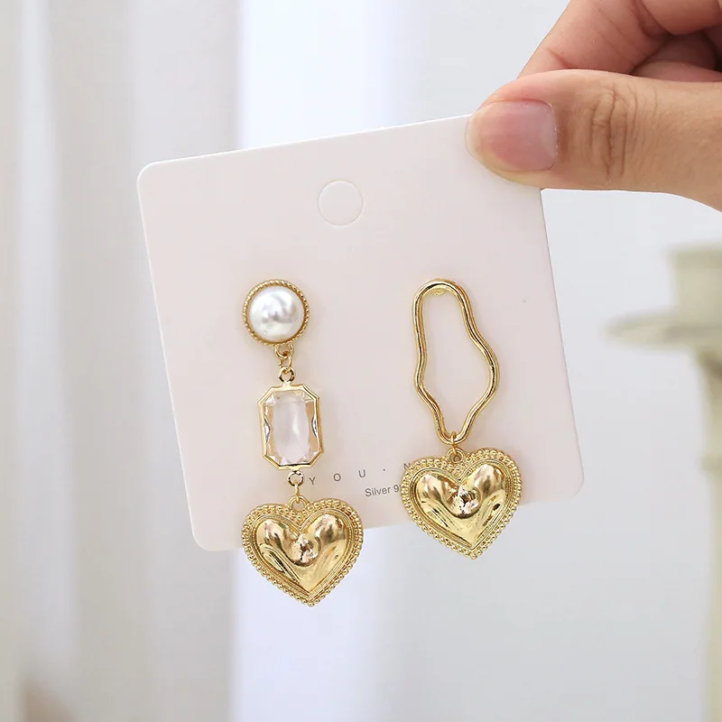 

Vintage Crystal Gold Color Love Heart Drop Earrings for Womens Fashion Baroque Bohemian Asymmetrical Drop Earring Party Jewelry