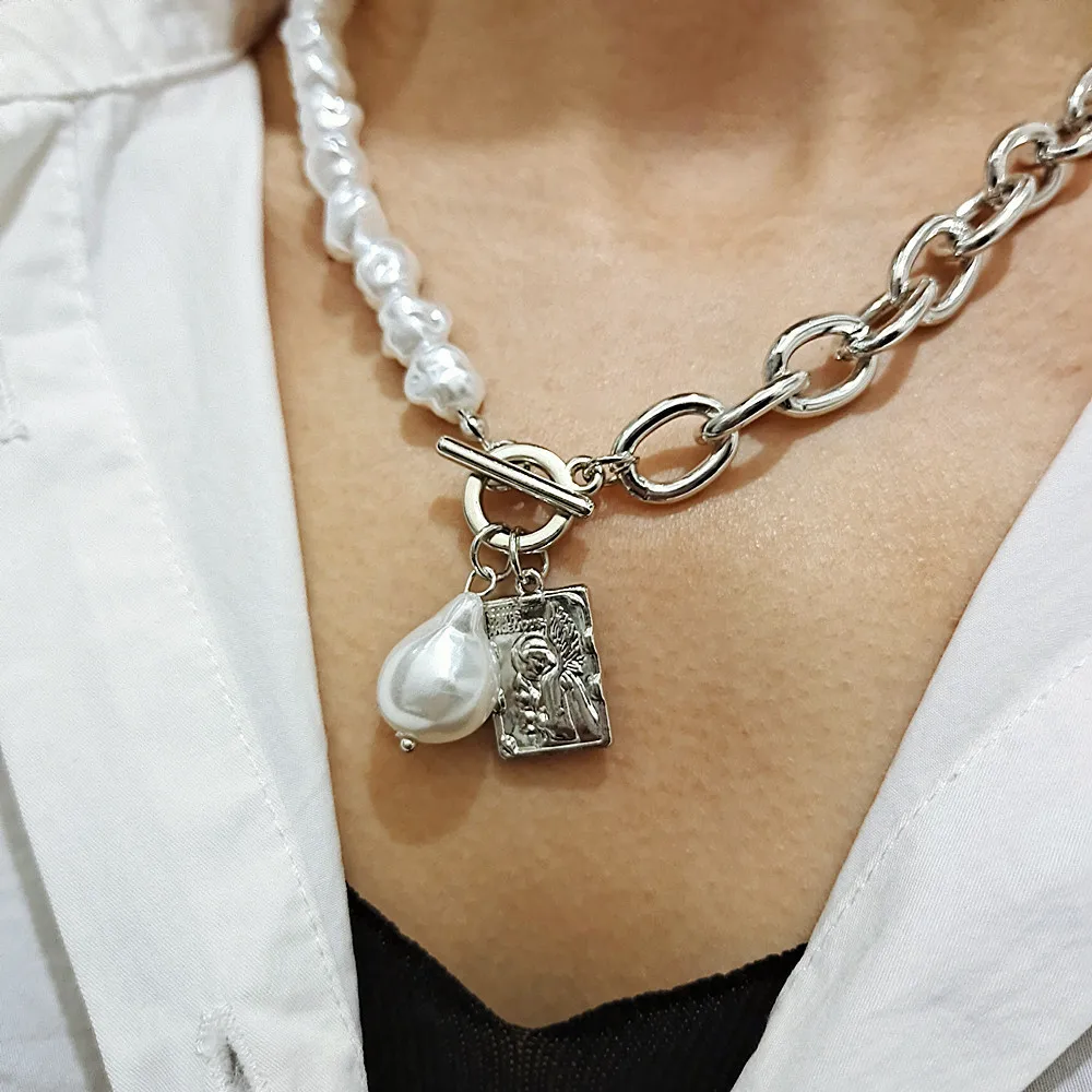 

Hot Fashion Baroque Pearl Angel Portrait Pendant Choker Necklace for Women Wedding Punk Chain Necklace Jewelry Gift