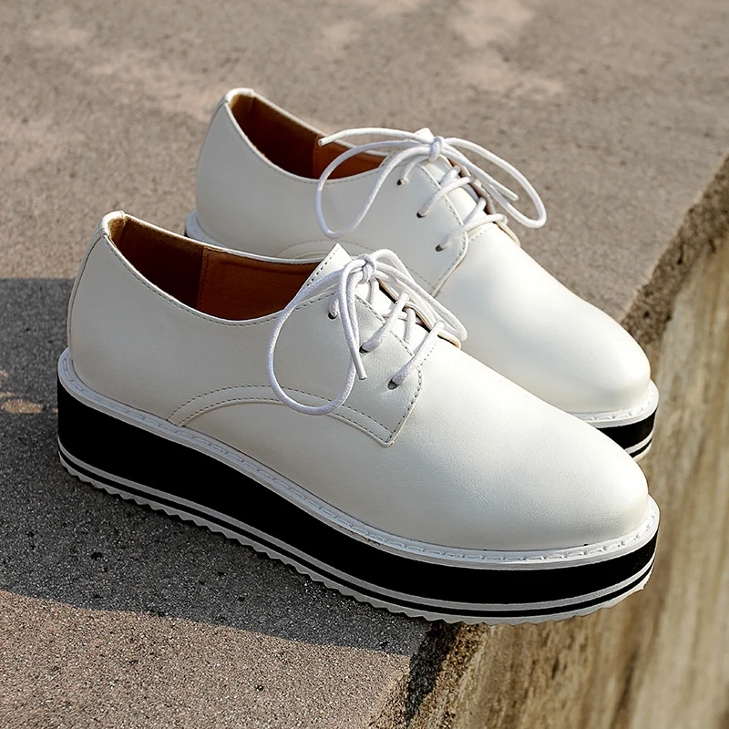 Женские туфли оксфорды на плоской подошве черные или белые удобные