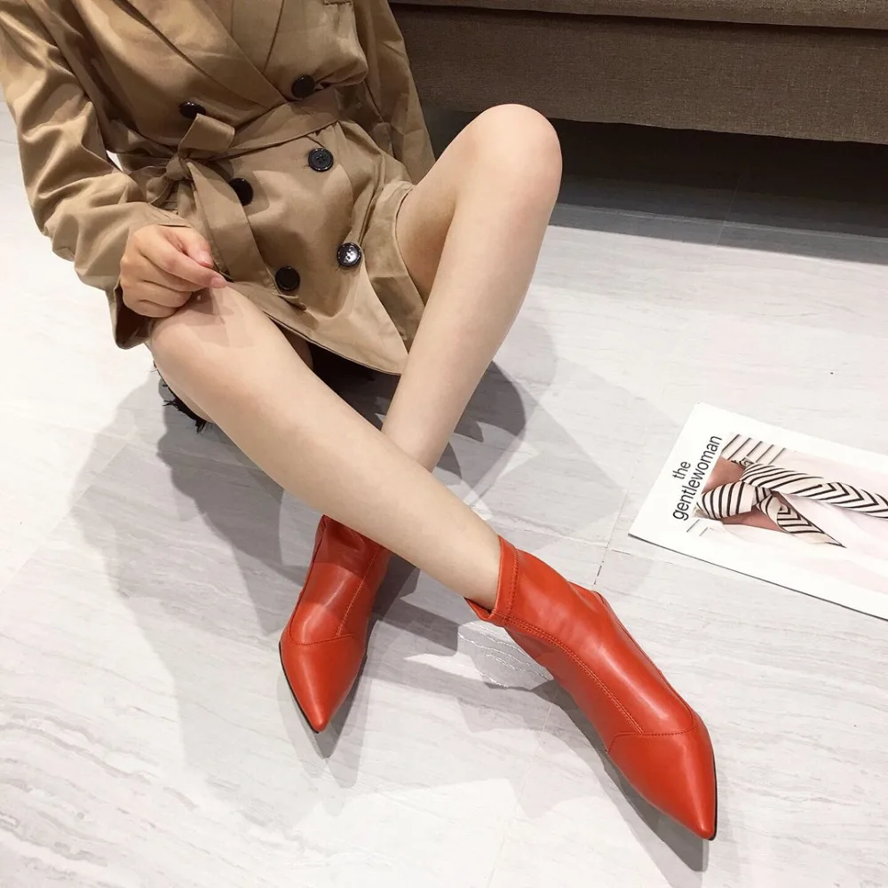 Bootee/женские ботинки г. Обувь с острым носком женские ботинки Martins на низком каблуке со шнуровкой женские ботильоны на резиновой подошве с острым носком
