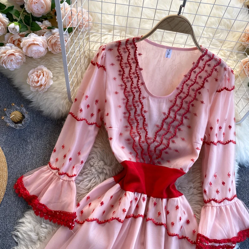 

First love gentle wind 2021 new round neck trumpet middle sleeve slim Embroidery Flower Dress
