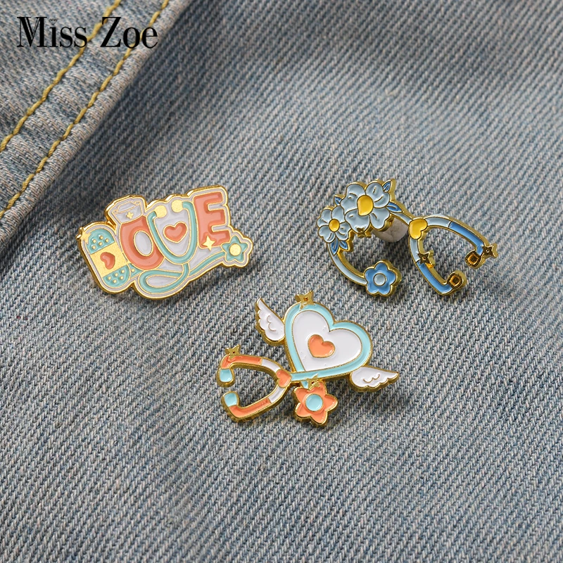 

Stethoscope Enamel Pin Angle Heart Floral Pill Brooches for Nurse Doctor Health Care Badges Medical Jewelry RN Gifts