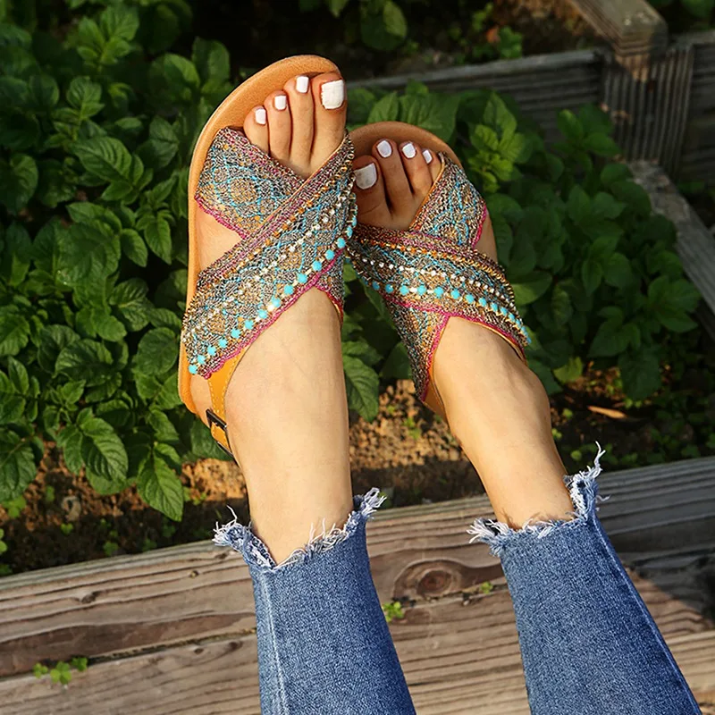 Сандалии женские в богемном стиле босоножки на плоской подошве с бусинами