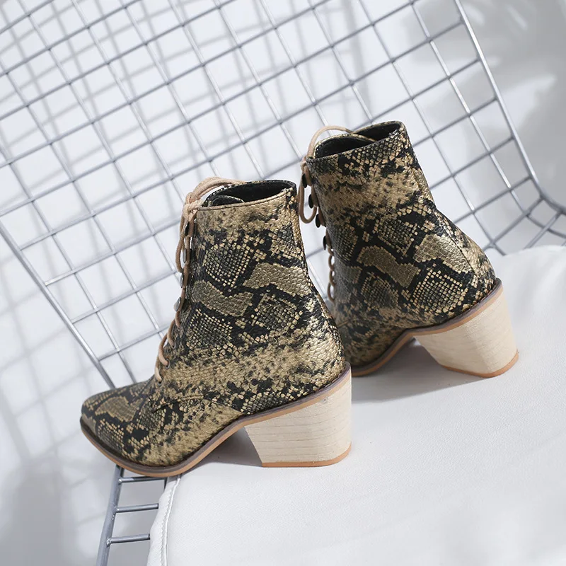 Женские ботильоны со змеиным принтом на среднем каблуке Размеры 35-43 | Обувь